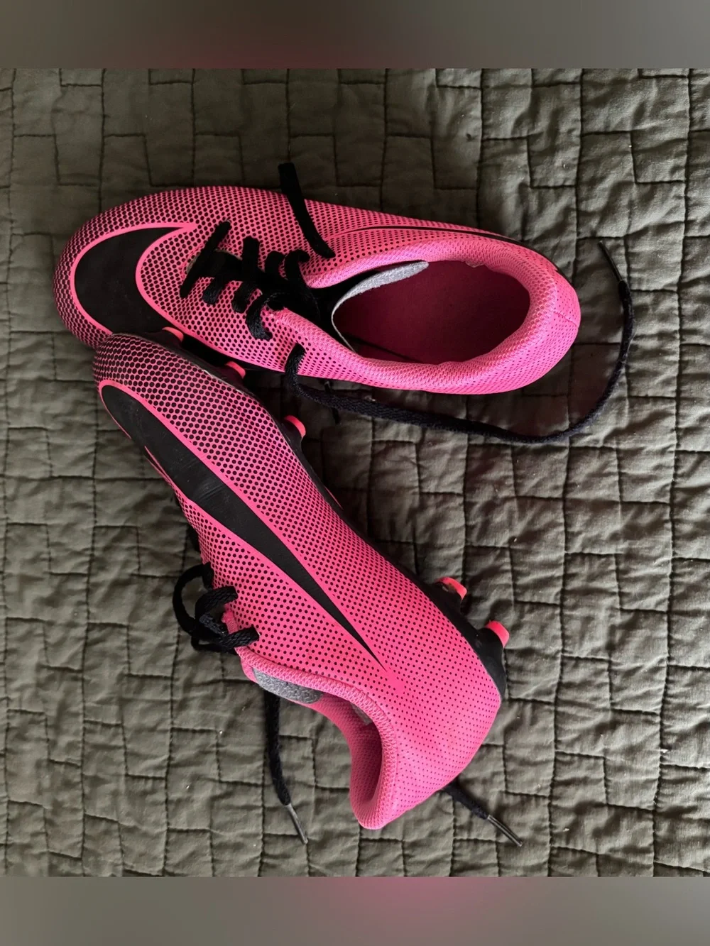 Nike Kids Pink Soccer Cleats - Lightweight Performance